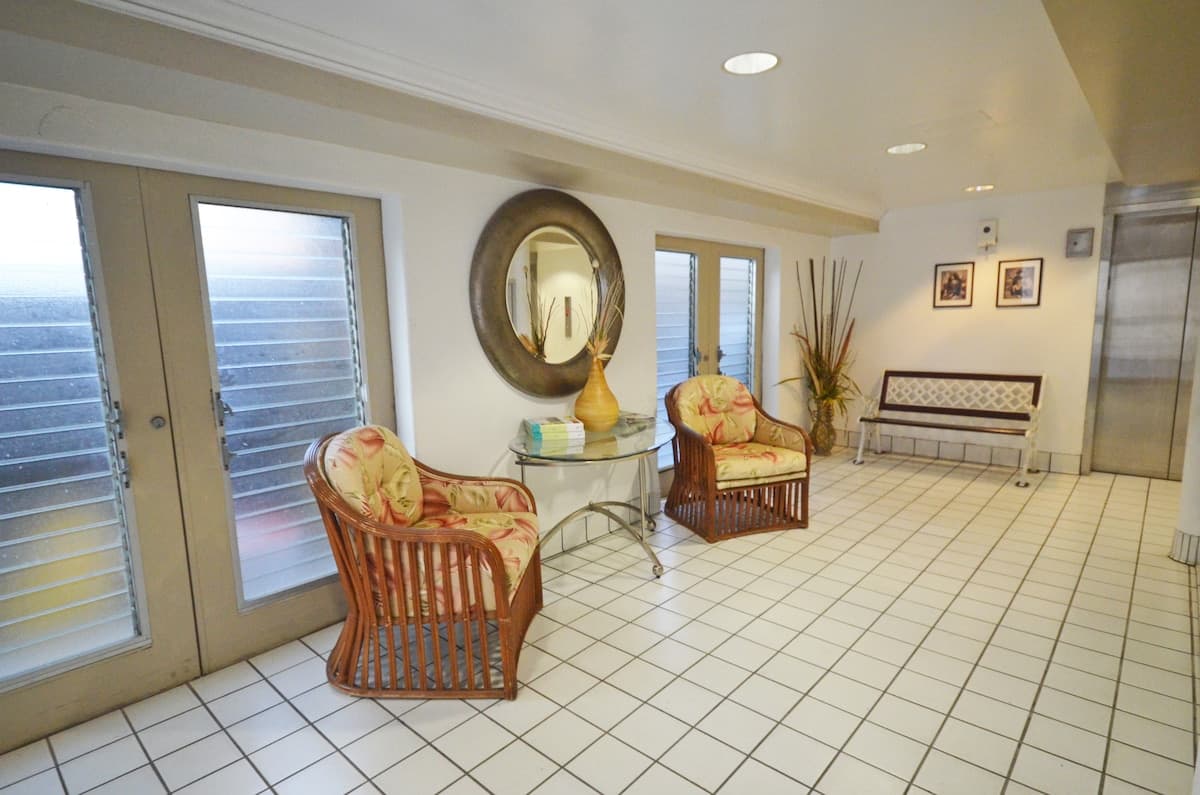 Condo in Honolulu · ★4.49 · Studio · 1 bed · 1 bath - Photo 1