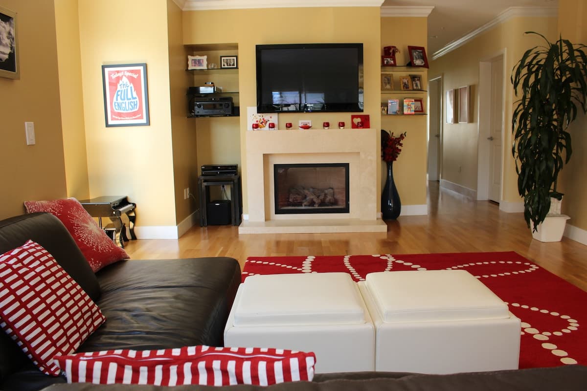 Elevator Opens Into FlatNob Hill 3BR, 2 Parking - Photo 4