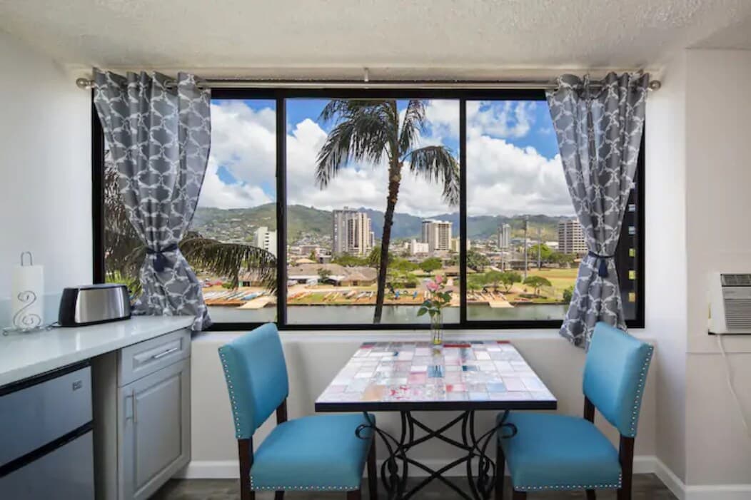 Condo in Honolulu · ★4.53 · Studio · 1 bed · 1 private bath - Photo 4