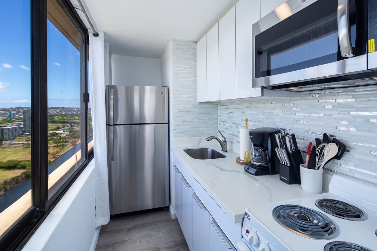 Condo in Honolulu · ★4.73 · Studio · 1 bed · 1 shared bath - Photo 4