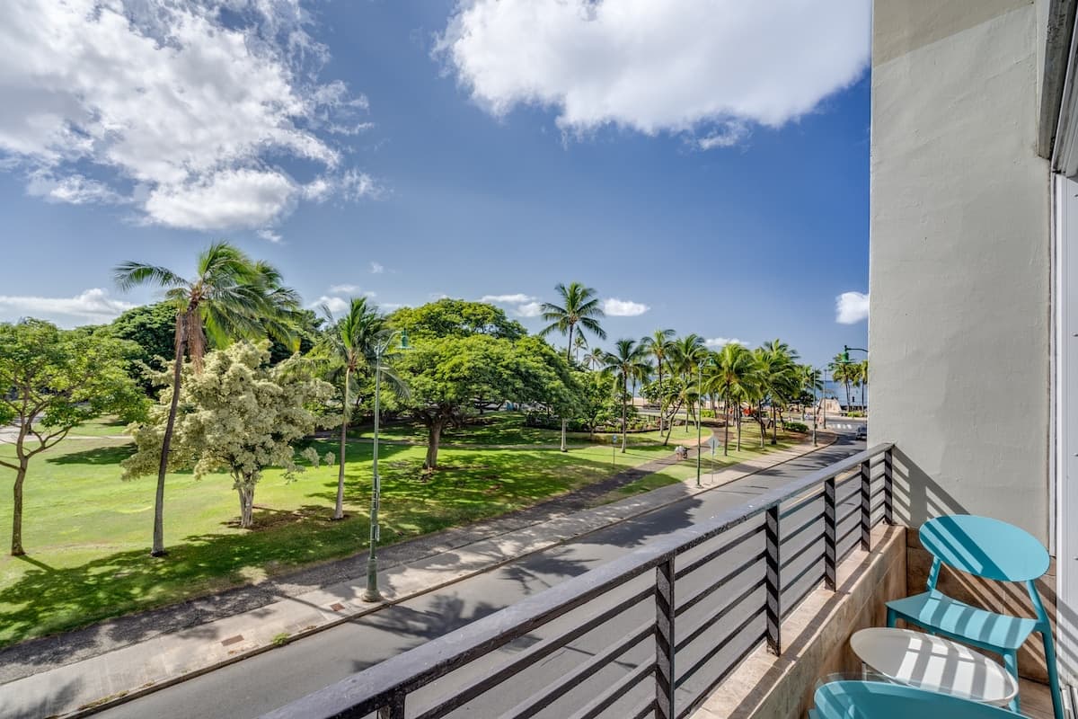 Waikiki Bungalow - Photo 1