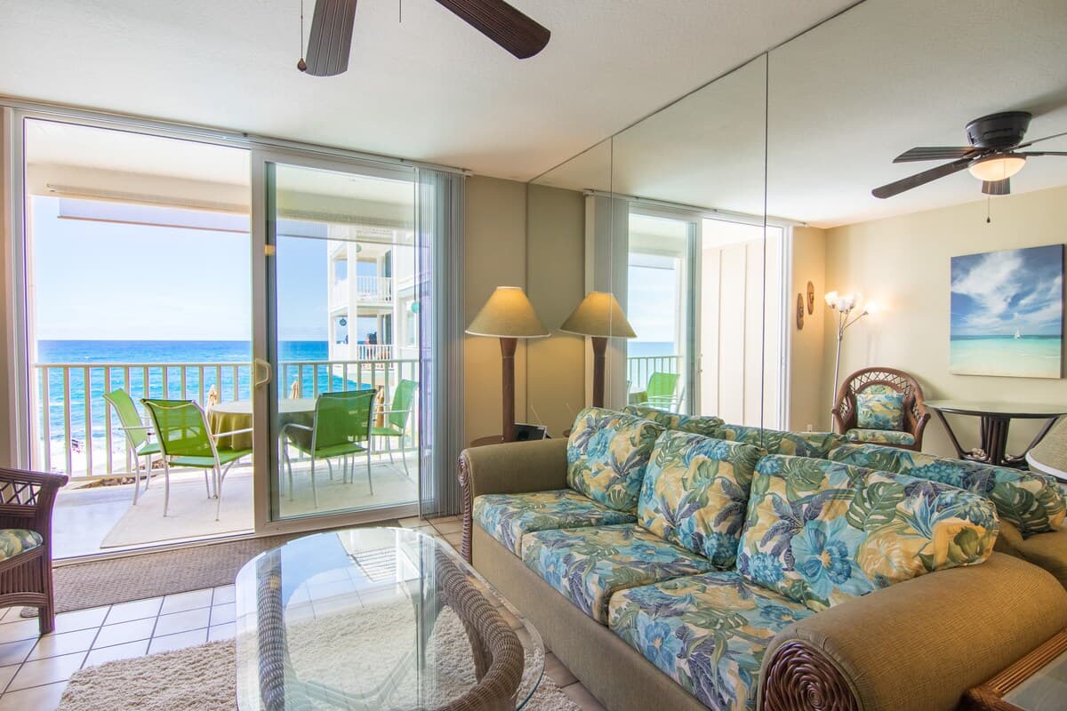 Condo in Kailua-Kona · ★4.47 · 1 bedroom · 2 beds · 1 private bath - Photo 3