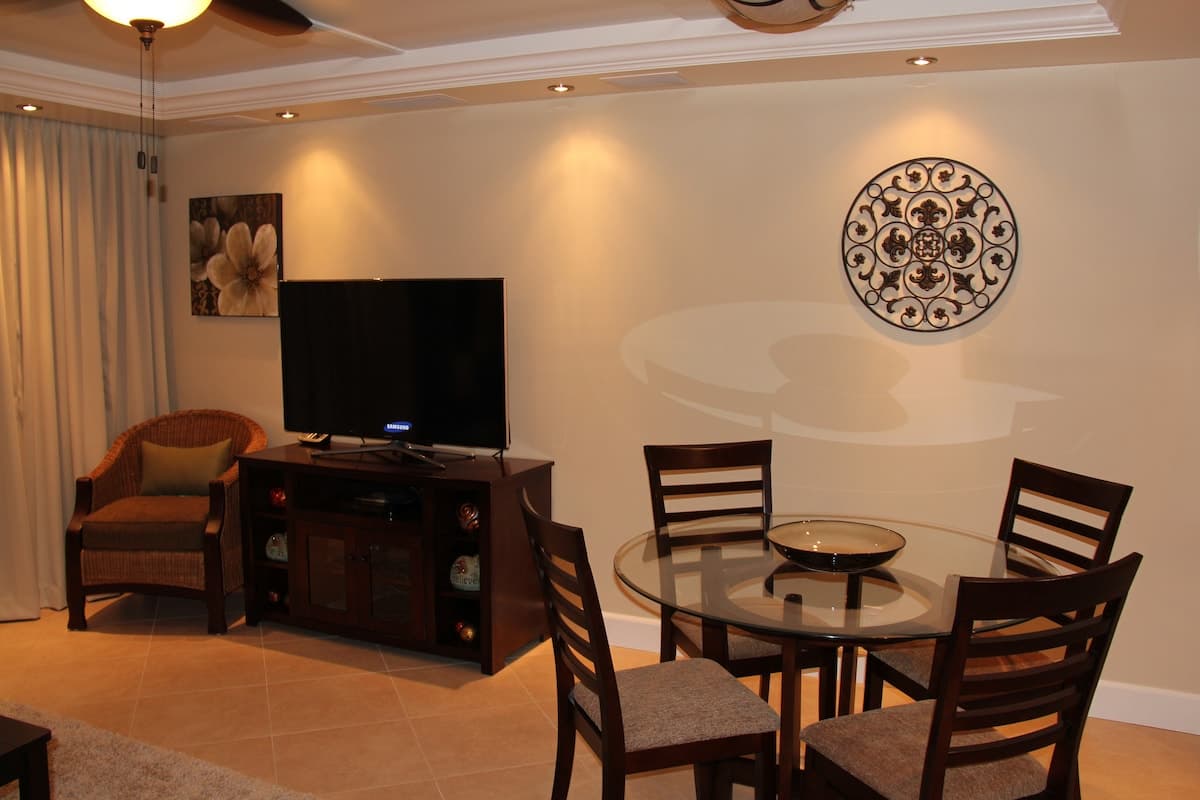 Condo in Kihei · ★4.98 · 1 bedroom · 2 beds · 1 bath - Photo 5