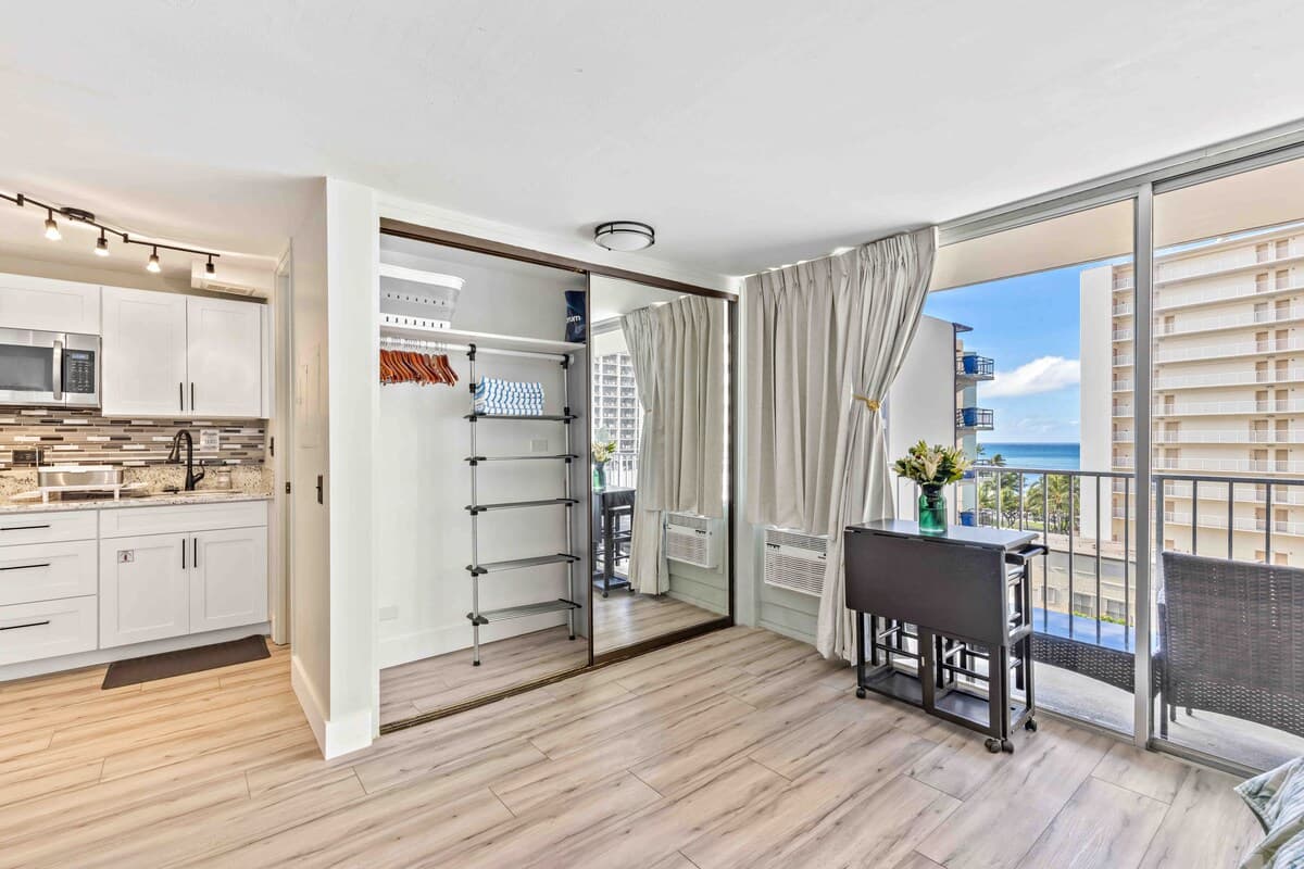 Condo in Honolulu · ★4.83 · Studio · 2 beds · 1 bath - Photo 5