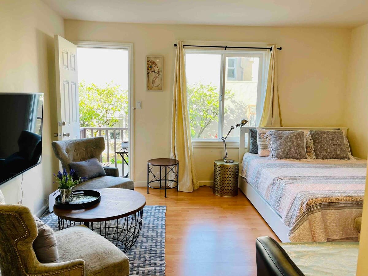 Relaxed 3B/2Ba Home with Private Parking - Photo 1