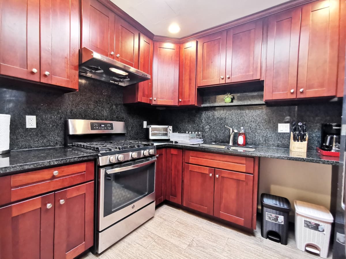 Private Upper Level, 3BR/3BA Near BART - Photo 5
