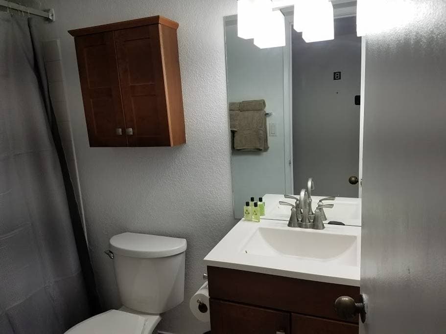 Condo in Honolulu · ★4.82 · 1 bedroom · 1 bed · 1 bath - Photo 4