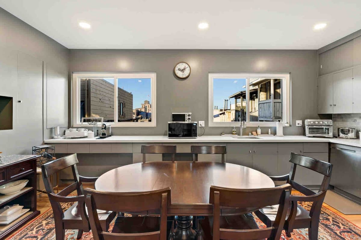 North Beach Condo with Skyline Views - Photo 5