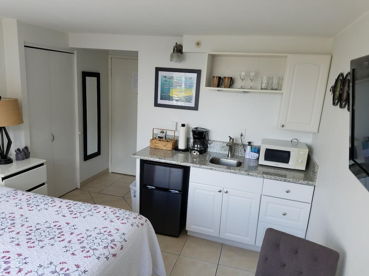Condo in Honolulu · ★4.82 · 1 bedroom · 1 bed · 1 bath - Photo 2