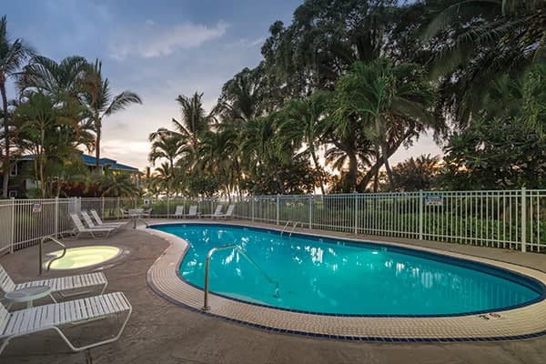 Condo in Kailua-Kona · ★4.7 · 2 bedrooms · 1 bed · 2 baths - Photo 3