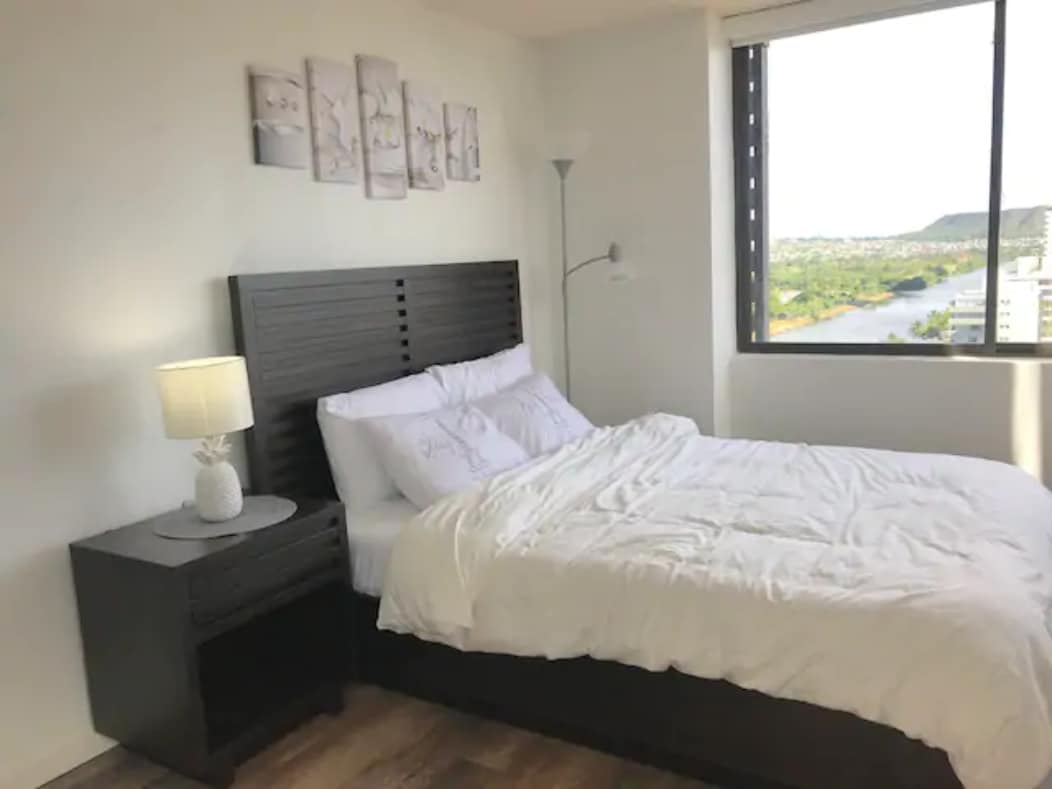 Condo in Honolulu · ★4.68 · Studio · 1 bed · 1 shared bath - Photo 1