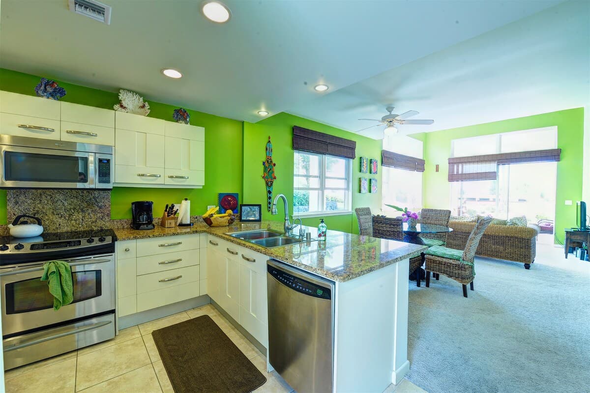 Townhouse in Kailua-Kona · ★4.79 · 3 bedrooms · 3 beds · 3 baths - Photo 5
