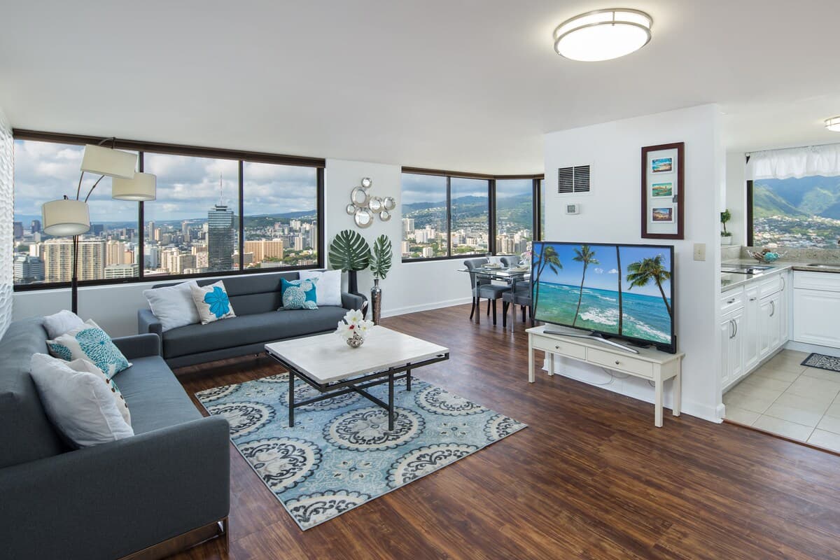 Condo in Honolulu · ★4.58 · 2 bedrooms · 5 beds · 2 private baths - Photo 5