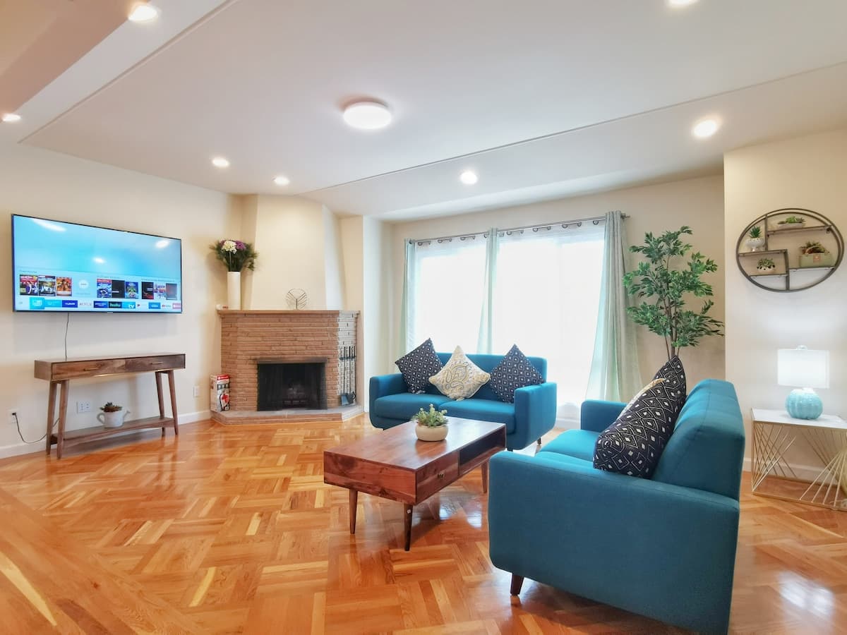 Private Upper Level, 3BR/3BA Near BART - Photo 2