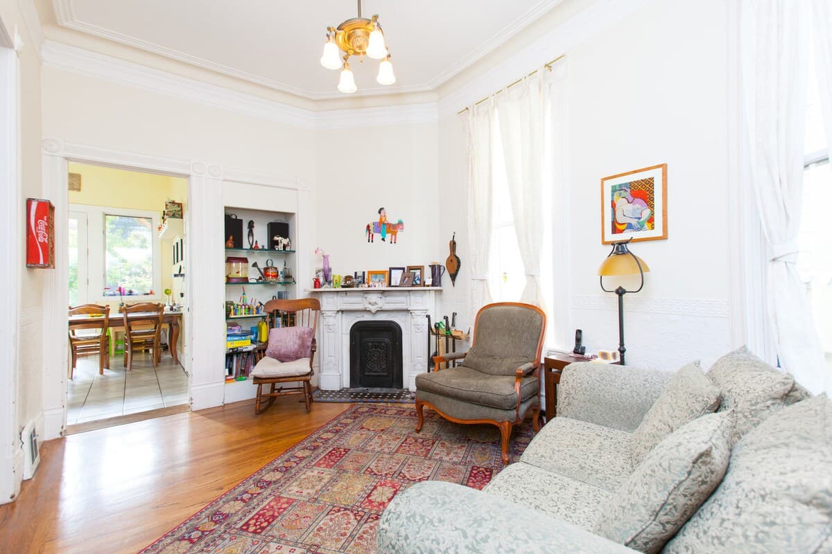 Victorian Home with Huge Yard, Cat Care Required - Photo 2