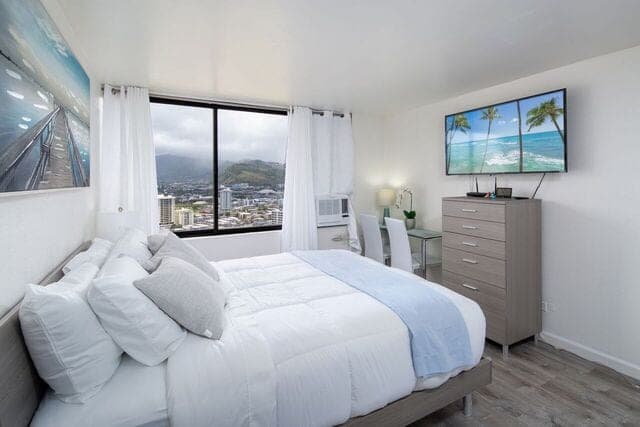 Condo in Honolulu · ★4.63 · Studio · 1 bed · 1 shared bath - Photo 5