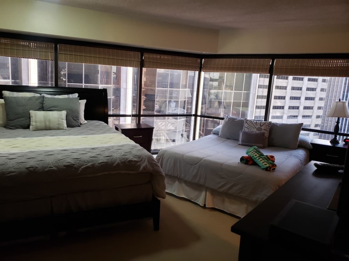 Downtown Honolulu Apt with free parking. - Photo 4