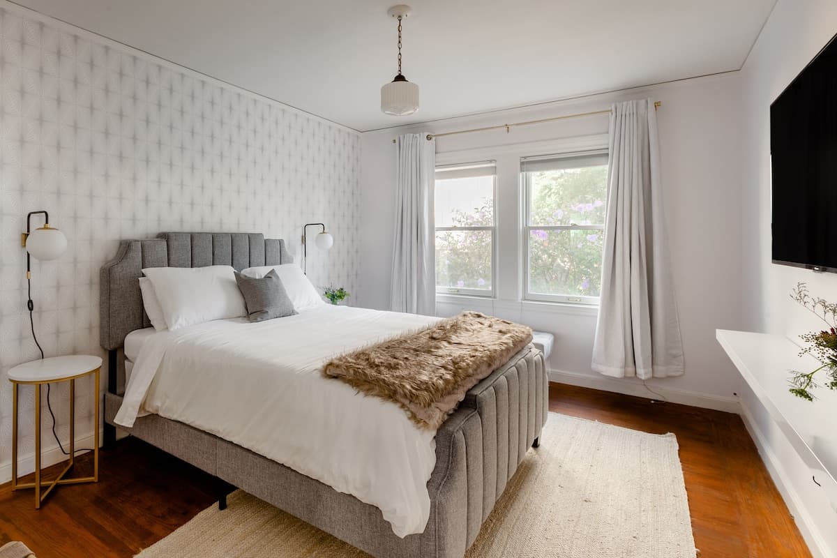Noe Valley Victorian w/ Chef's Kitchen & Yard - Photo 1