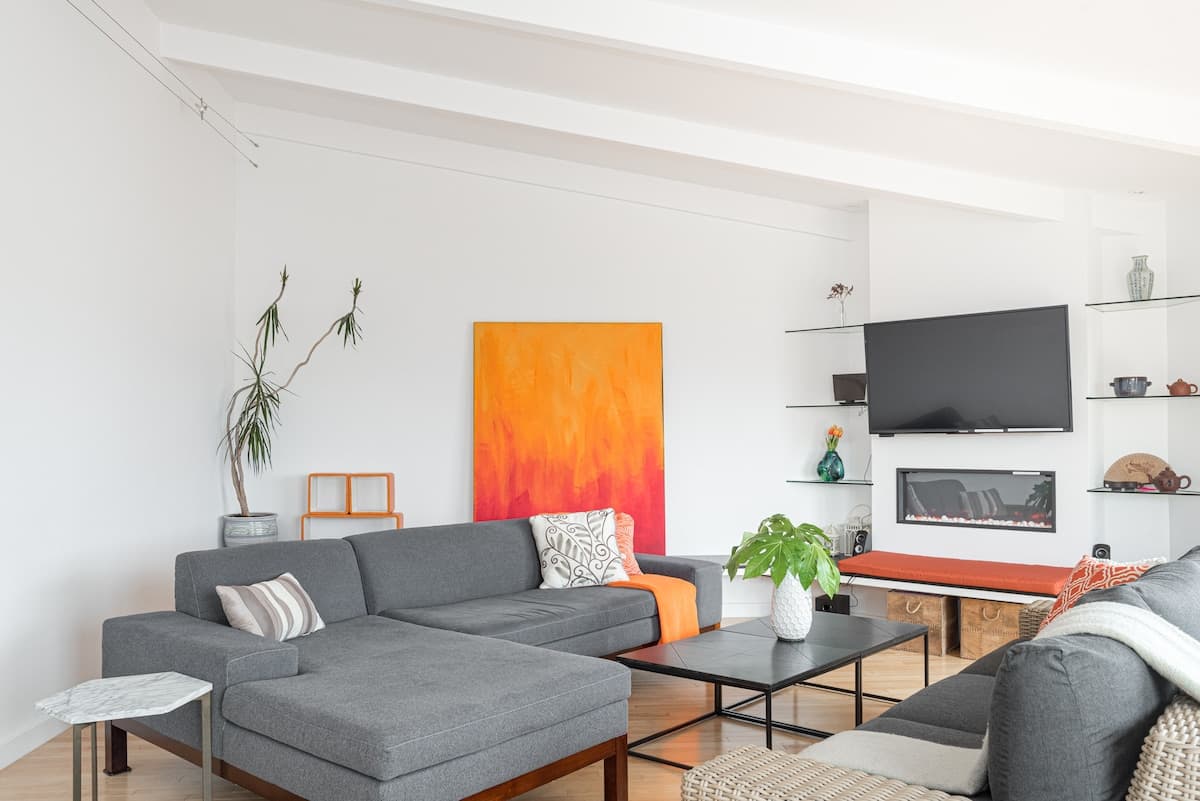 Bay Views, Hot Tub & EV Charger in SF Home - Photo 3