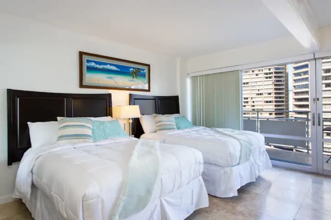 Condo in Honolulu · ★4.64 · 1 bedroom · 2 beds · 1 private bath - Photo 5