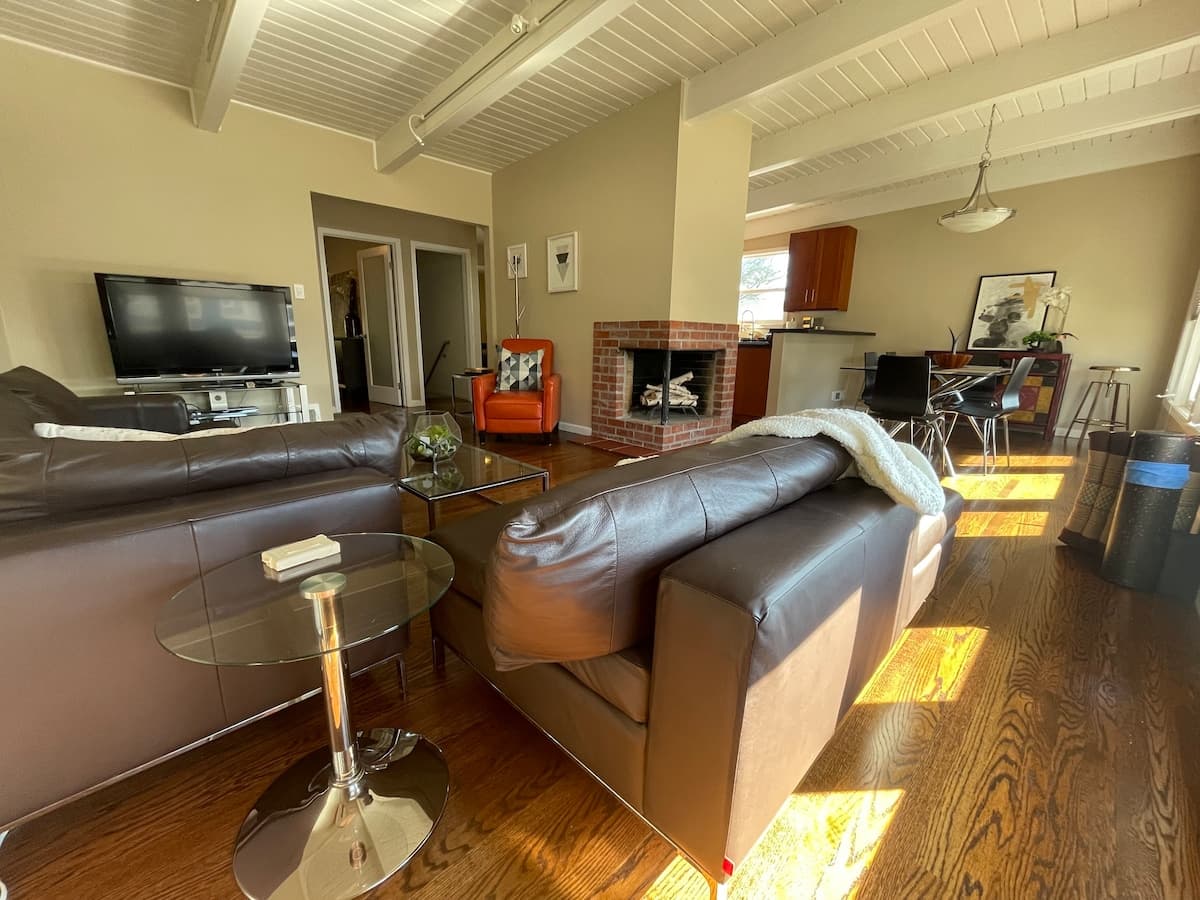 Mid-Century Modern with Panoramic Bay Views - Photo 2