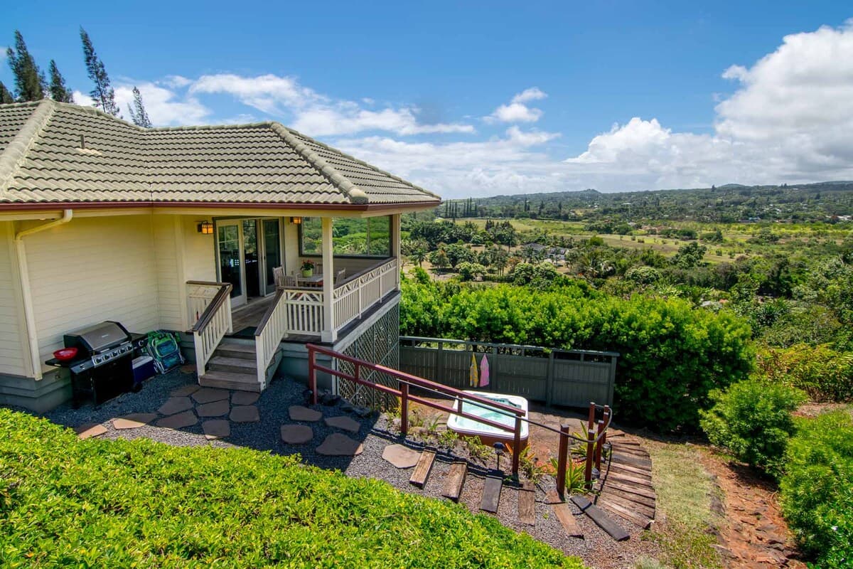 Home in Haiku-Pauwela · ★4.91 · 2 bedrooms · 3 beds · 1 bath - Photo 4
