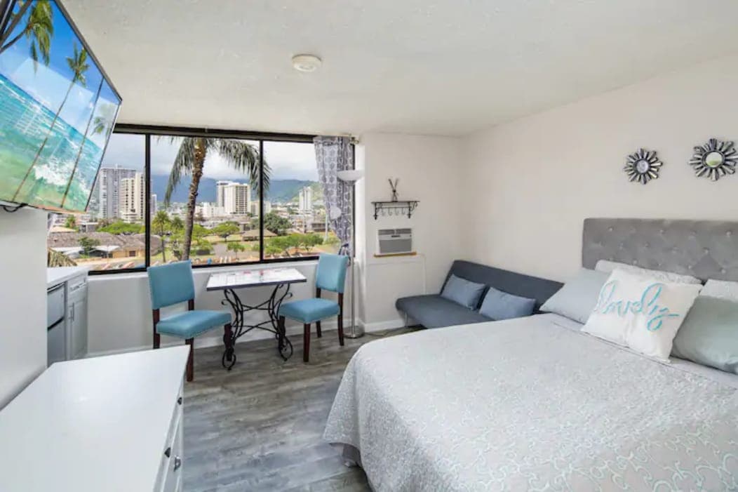Condo in Honolulu · ★4.53 · Studio · 1 bed · 1 private bath - Photo 1
