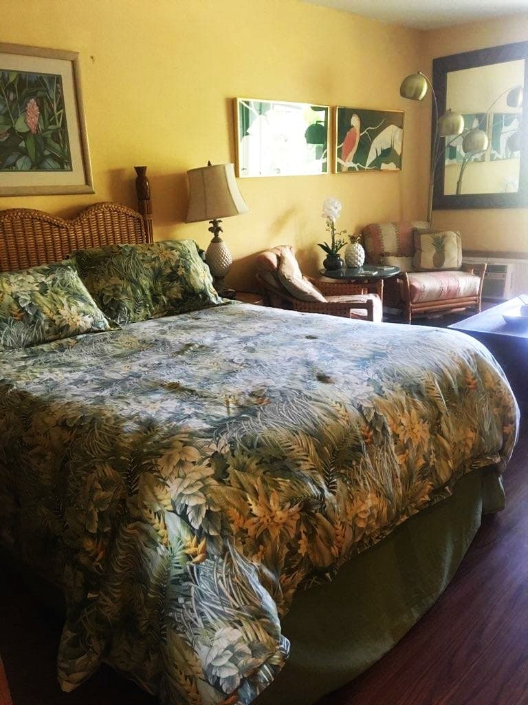 Condo in Kailua-Kona · ★4.74 · 1 bedroom · 1 bed · 1 bath - Photo 1