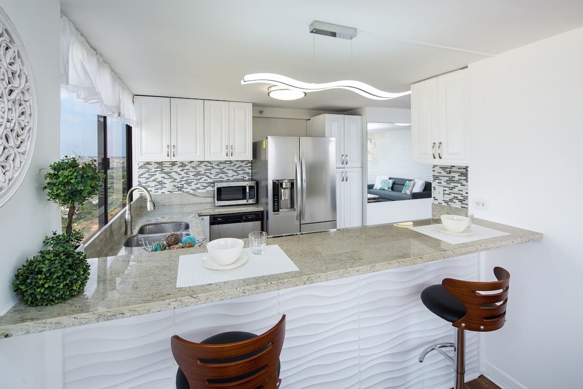 Condo in Honolulu · ★4.58 · 2 bedrooms · 5 beds · 2 private baths - Photo 1