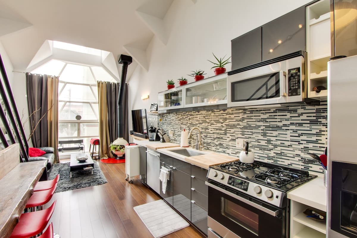 Architect's Bridge House, 2BR w/Fireplace - Photo 1