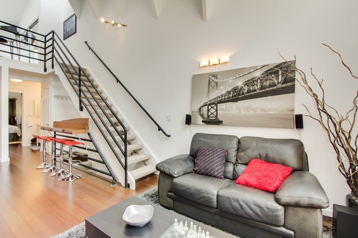 Architect's Bridge House, 2BR w/Fireplace - Photo 4