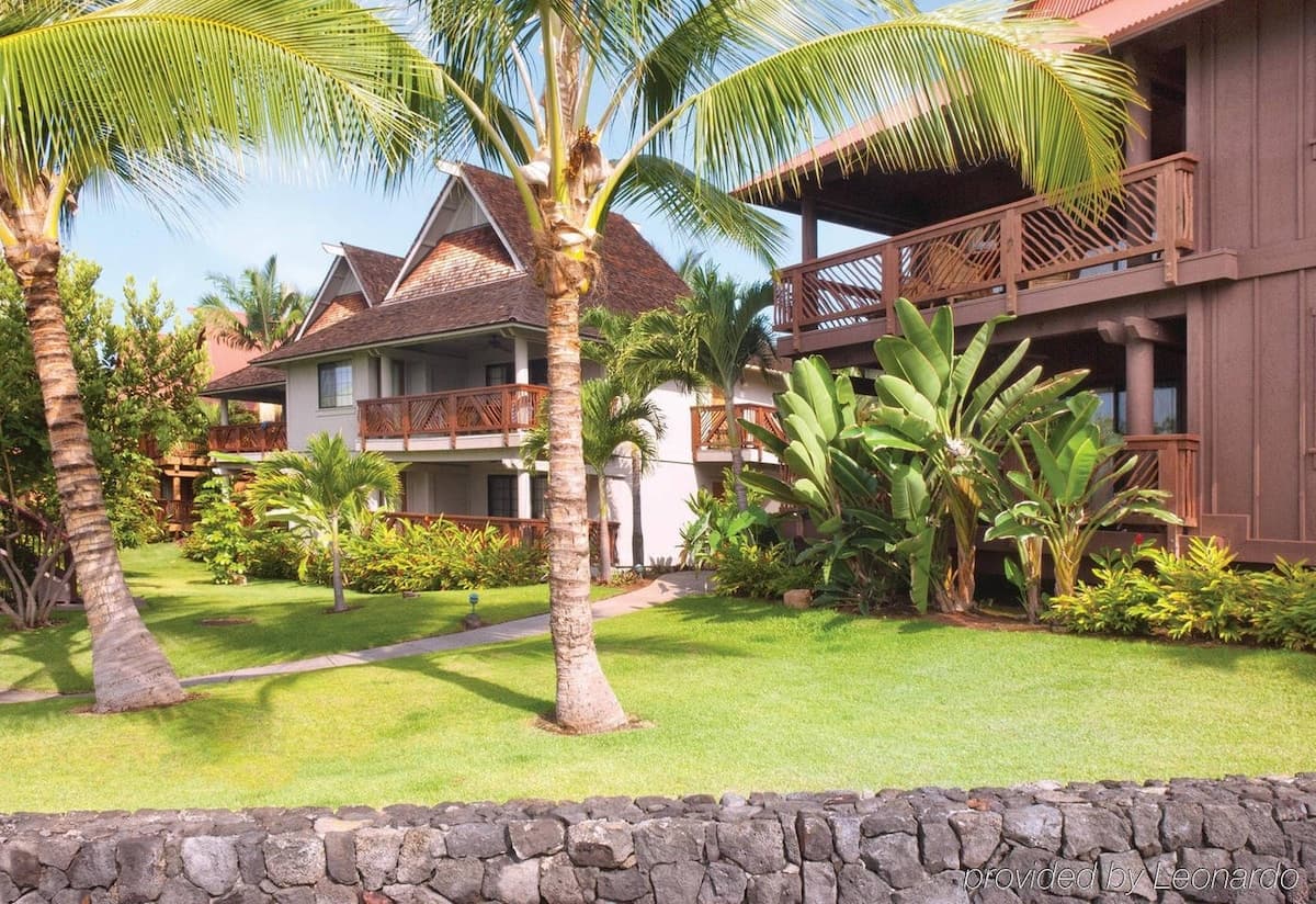 Condo in Kailua-Kona · ★4.81 · 2 bedrooms · 2 beds · 2 baths - Photo 2