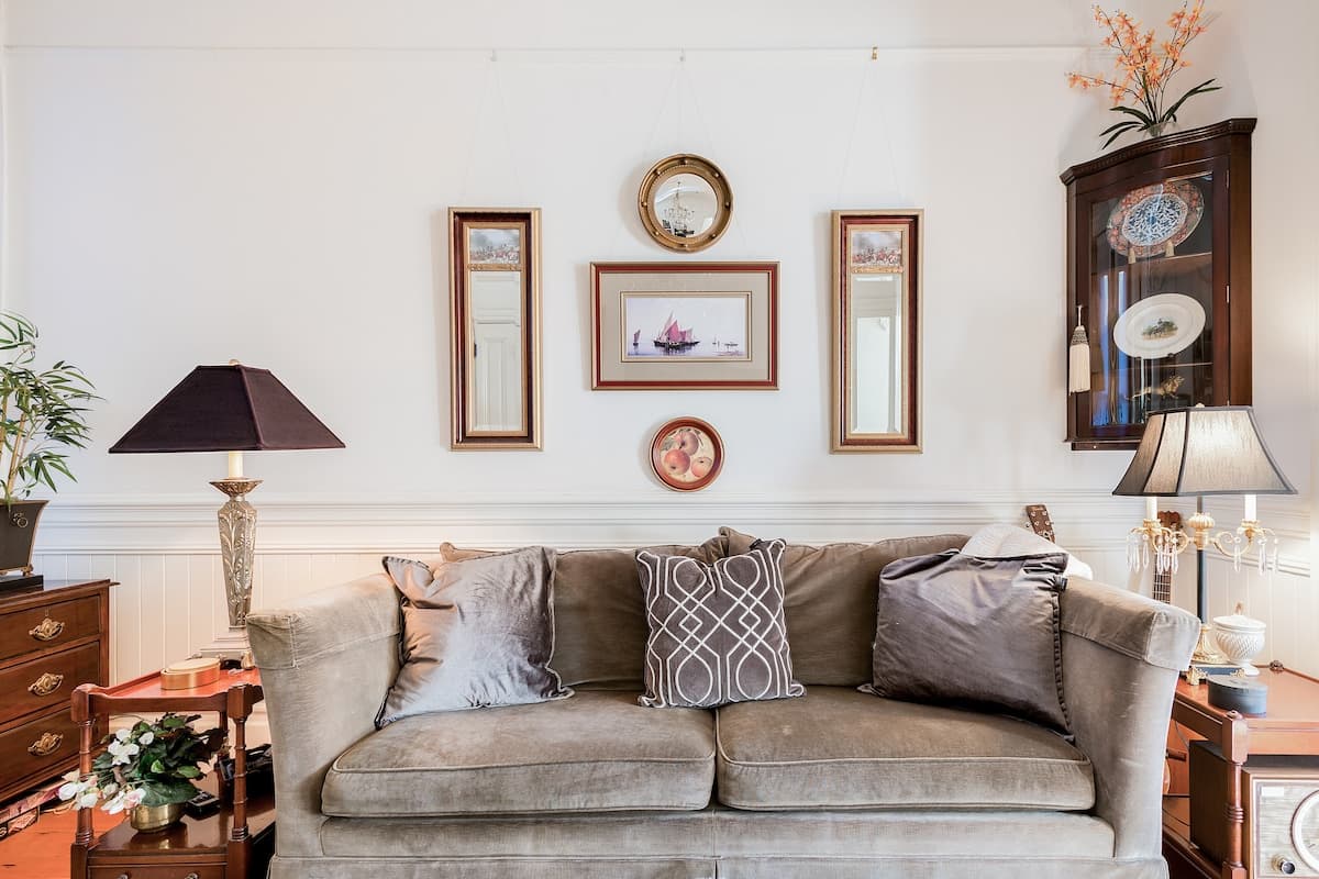 Elegant 4BR Home with Serene Backyard Oasis - Photo 3