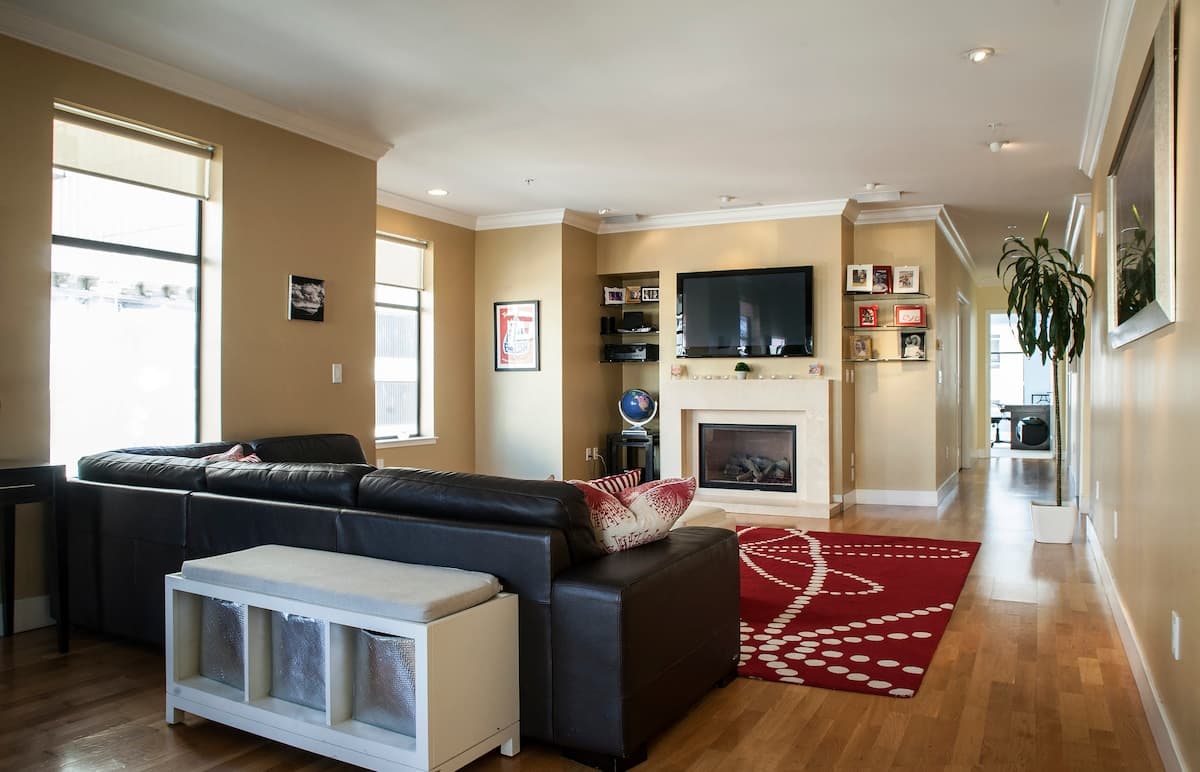 Elevator Opens Into FlatNob Hill 3BR, 2 Parking - Photo 3