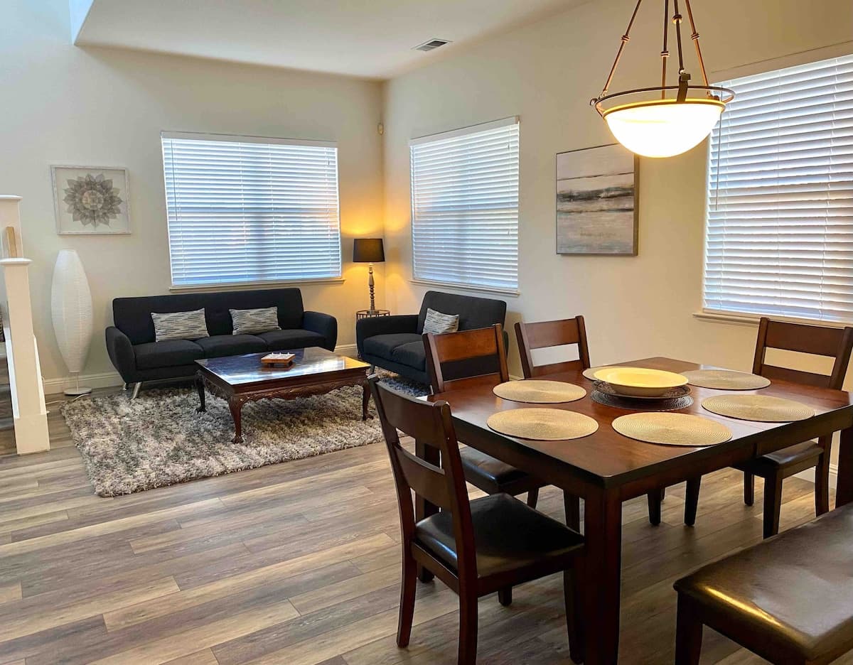 Newly Furnished Modern Home on Quiet Cul-de-Sac - Photo 1