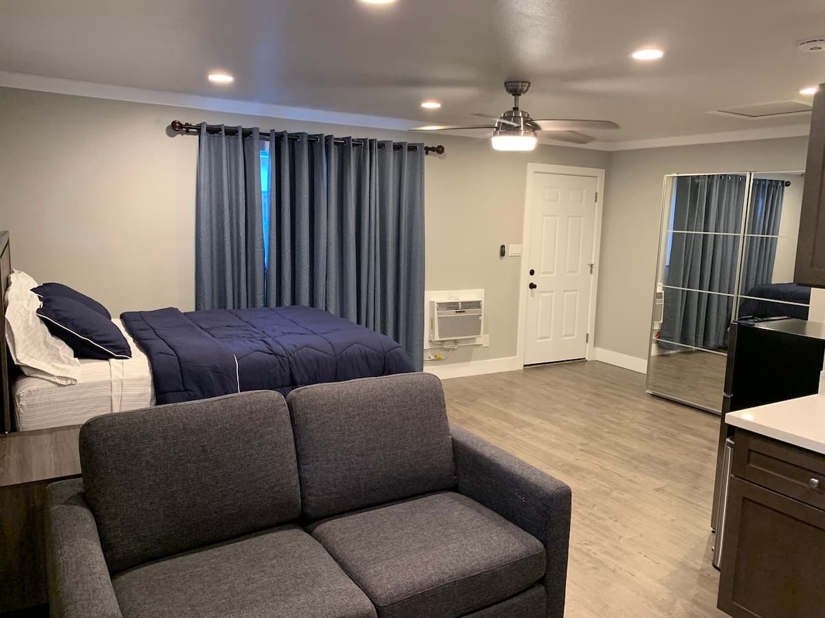 New Studio Near Meta, Amazon & Stanford - Photo 1