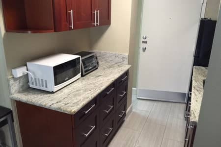 Condo in Honolulu · ★4.64 · Studio · 1 bed · 1 private bath - Photo 5