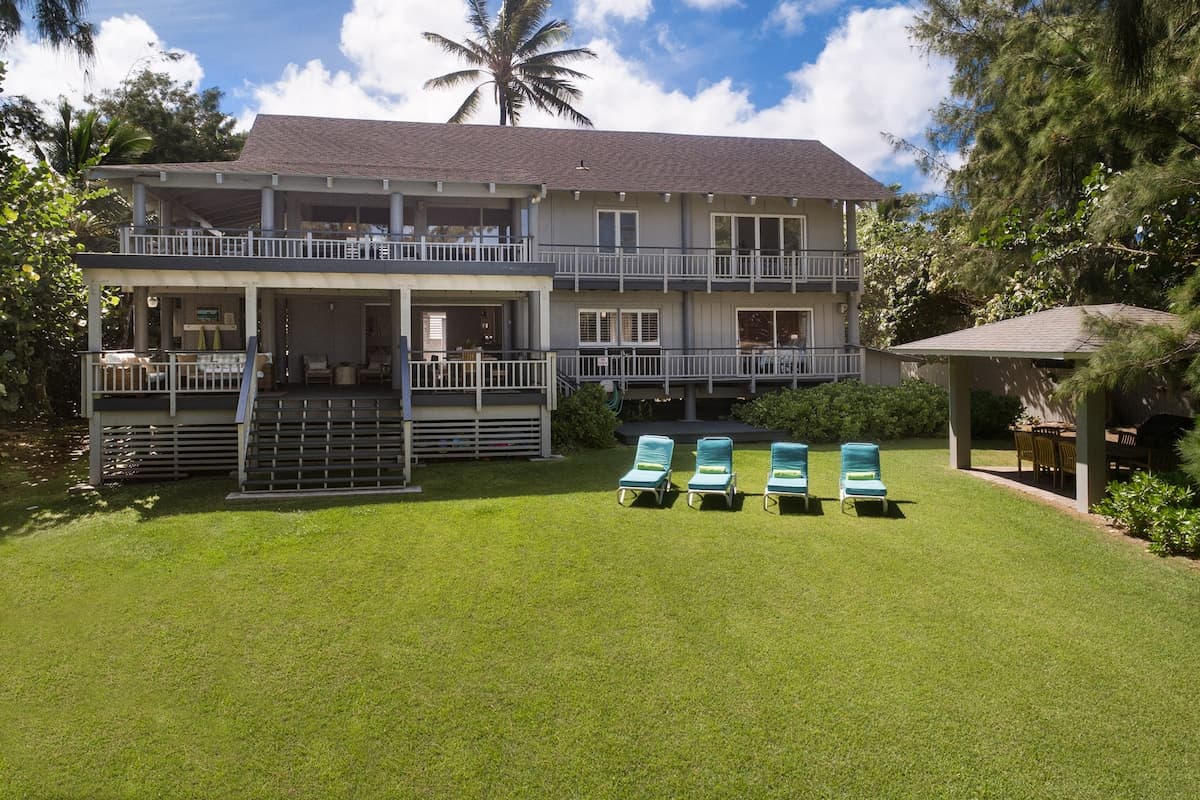Villa in Kahuku · ★4.75 · 6 bedrooms · 8 beds · 4 private baths - Photo 1