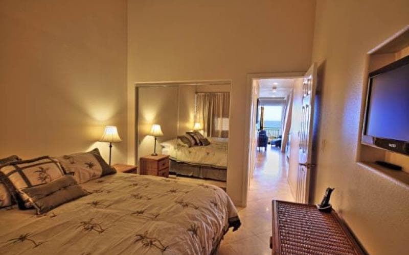 Condo in Lahaina · ★4.8 · 2 bedrooms · 3 beds · 2 baths - Photo 1