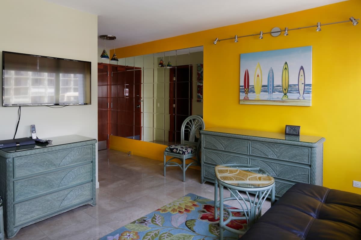 Condo in Honolulu · ★4.88 · 1 bedroom · 3 beds · 1 bath - Photo 3