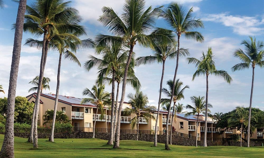 Condo in Kailua-Kona · ★4.5 · 2 bedrooms · 4 beds · 2 shared baths - Photo 2
