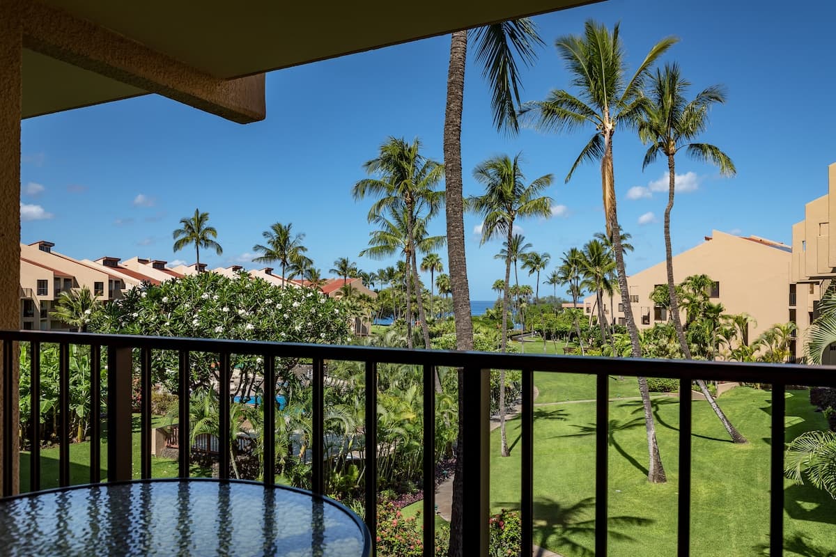Condo in Kihei · ★4.96 · 1 bedroom · 1 bed · 2 baths - Photo 4