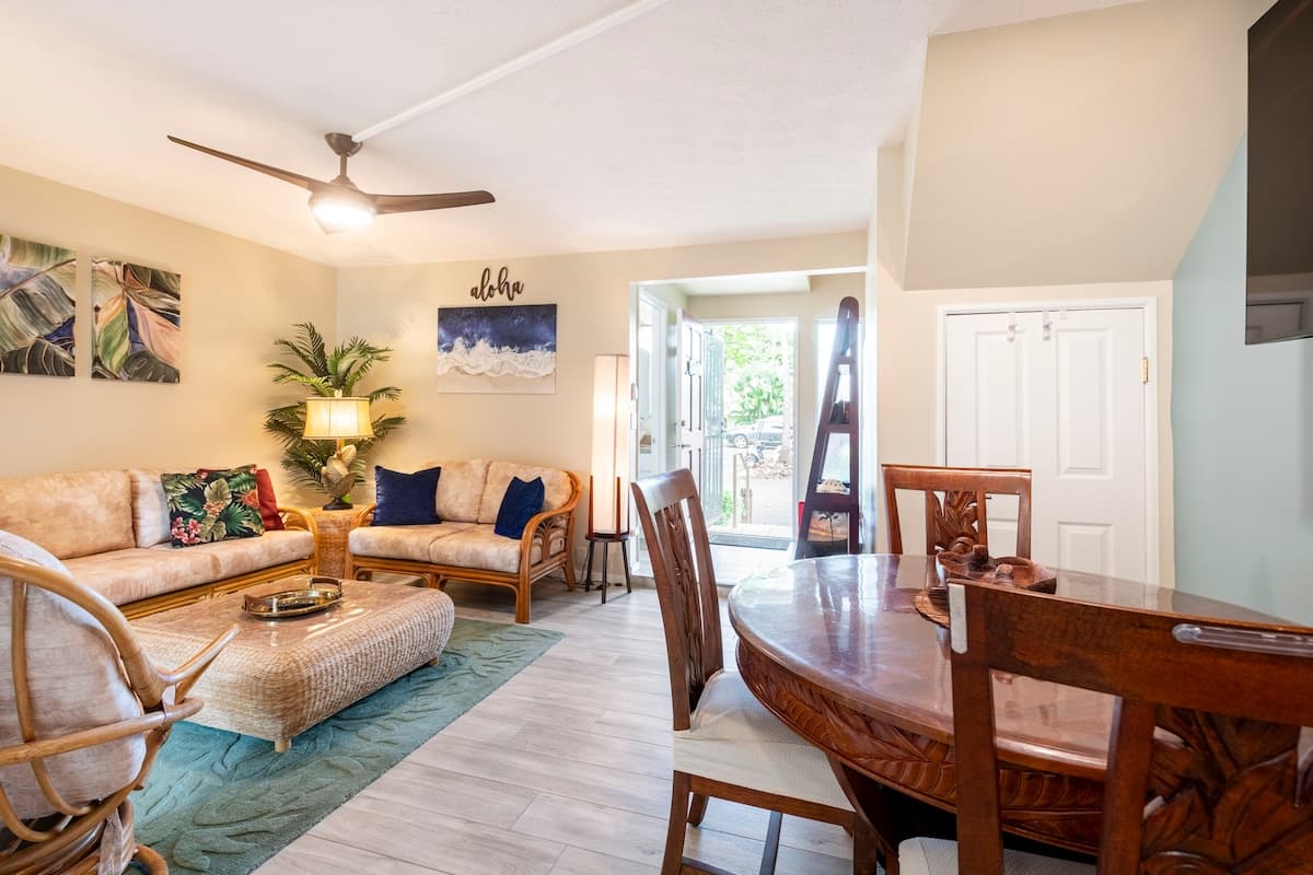 Townhouse in Kailua-Kona · ★4.62 · 2 bedrooms · 2 beds · 2 private baths - Photo 4