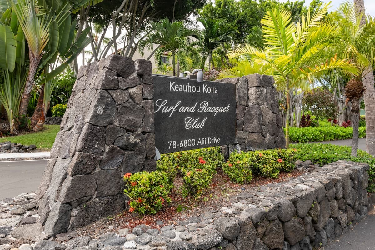 Townhouse in Kailua-Kona · ★4.62 · 2 bedrooms · 2 beds · 2 private baths - Photo 1
