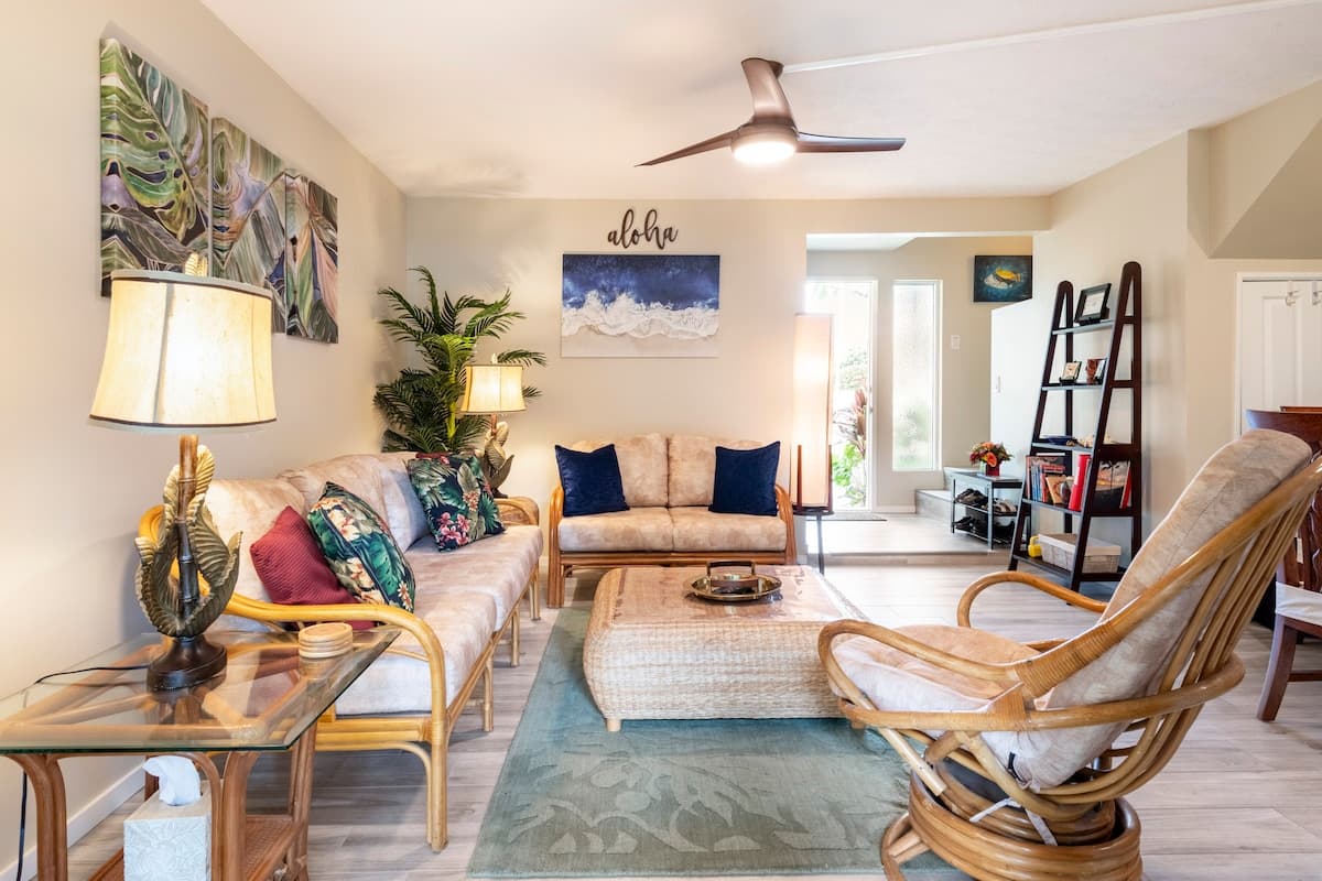 Townhouse in Kailua-Kona · ★4.62 · 2 bedrooms · 2 beds · 2 private baths - Photo 3
