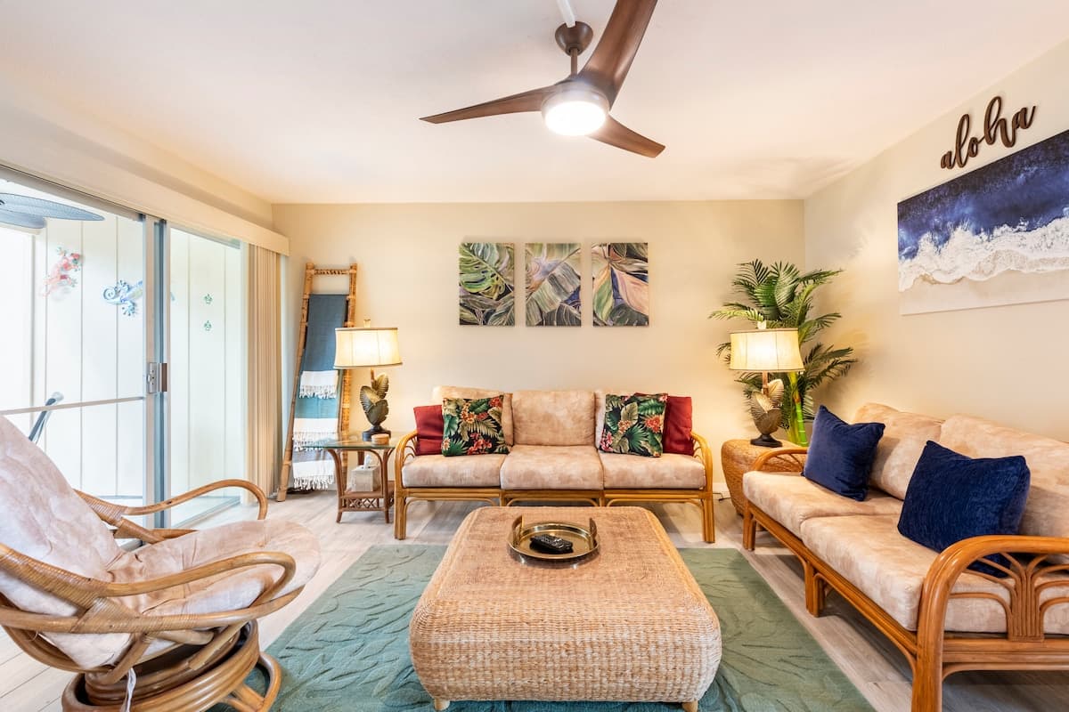 Townhouse in Kailua-Kona · ★4.62 · 2 bedrooms · 2 beds · 2 private baths - Photo 2