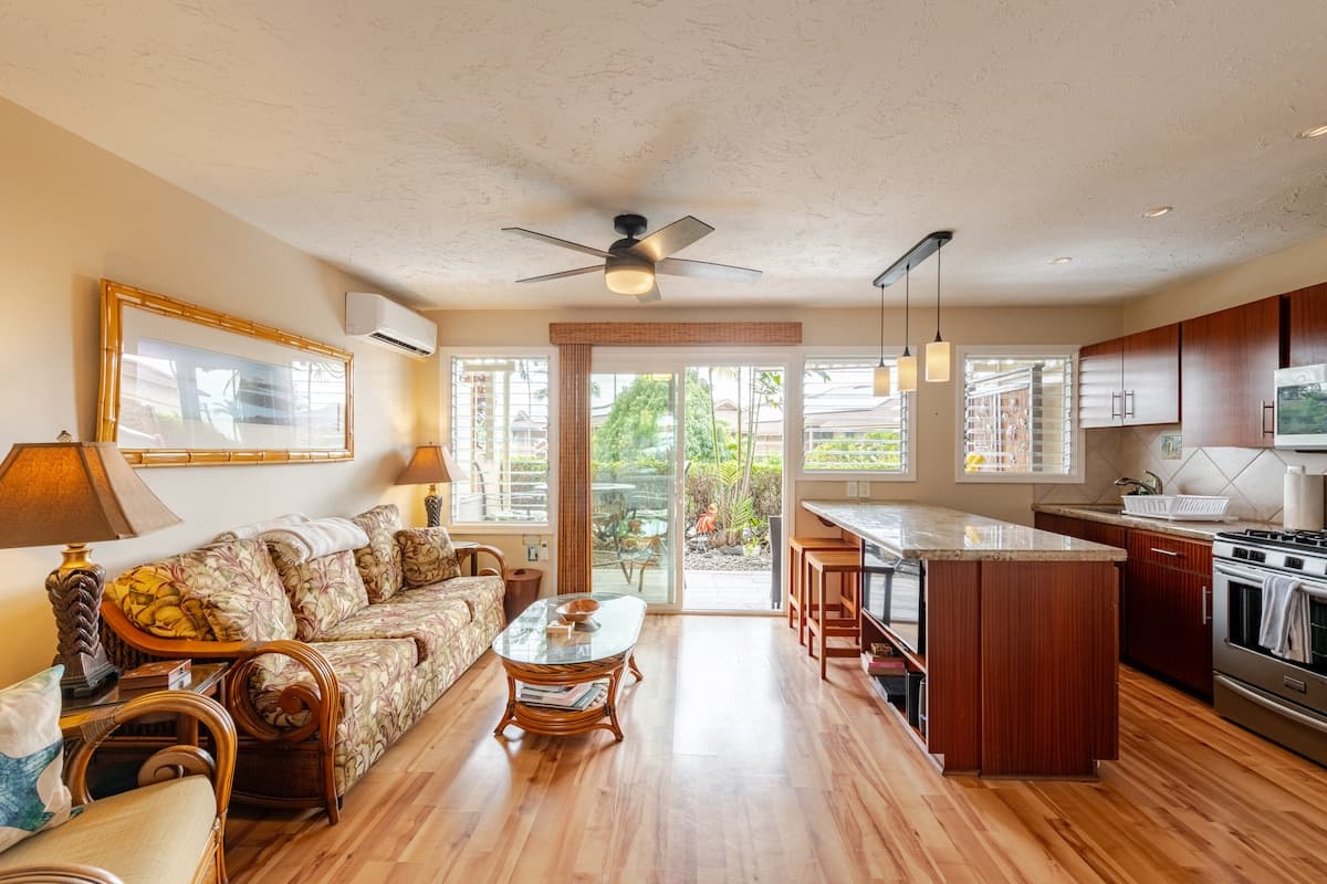Condo in Kailua-Kona · ★4.94 · 1 bedroom · 2 beds · 1 private bath - Photo 3