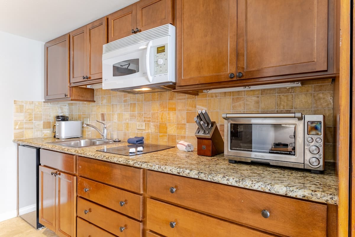 Hotel in Honolulu · ★4.8 · Studio · 2 beds · 1 private bath - Photo 3