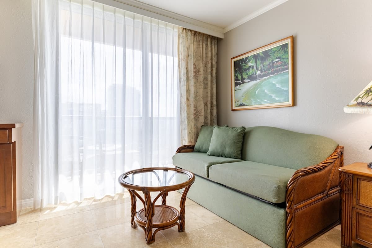 Hotel in Honolulu · ★4.8 · Studio · 2 beds · 1 private bath - Photo 1
