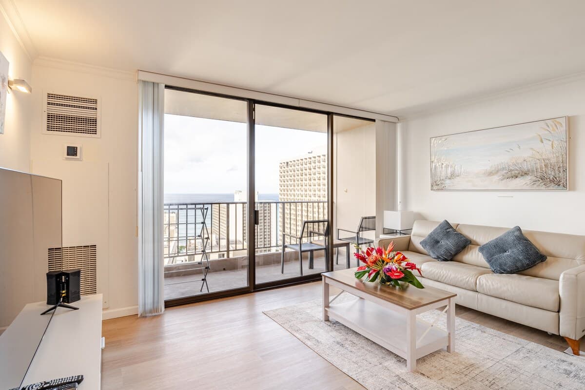 Highrise Ocean Views in Waikiki, +AC - Photo 3